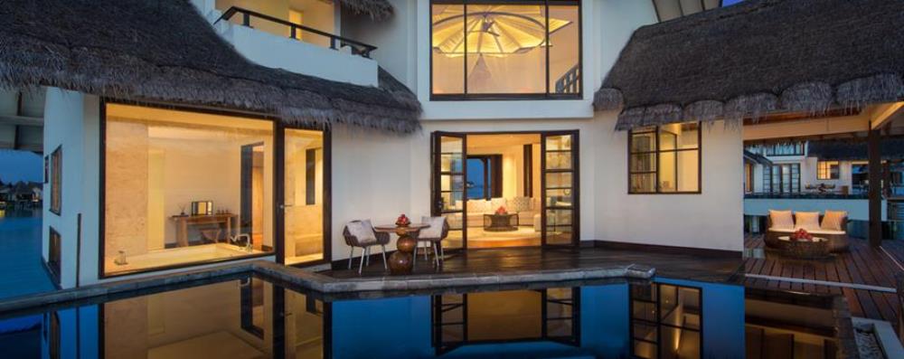 content/hotel/Jumeirah Vittaveli/Accommodation/Ocean Suite with Pool/JumeirahVittaveli-Acc-OceanSuitePool-02.jpg